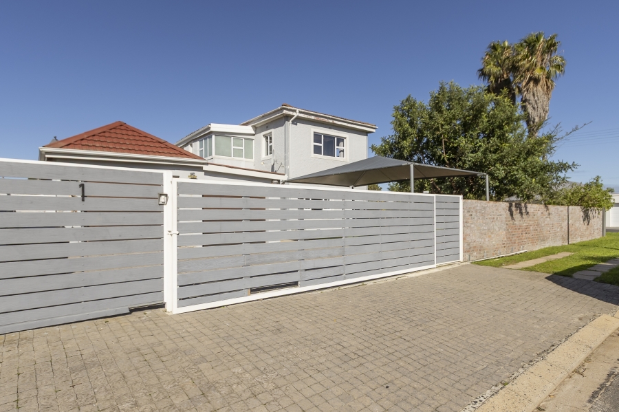 5 Bedroom Property for Sale in Strand North Western Cape